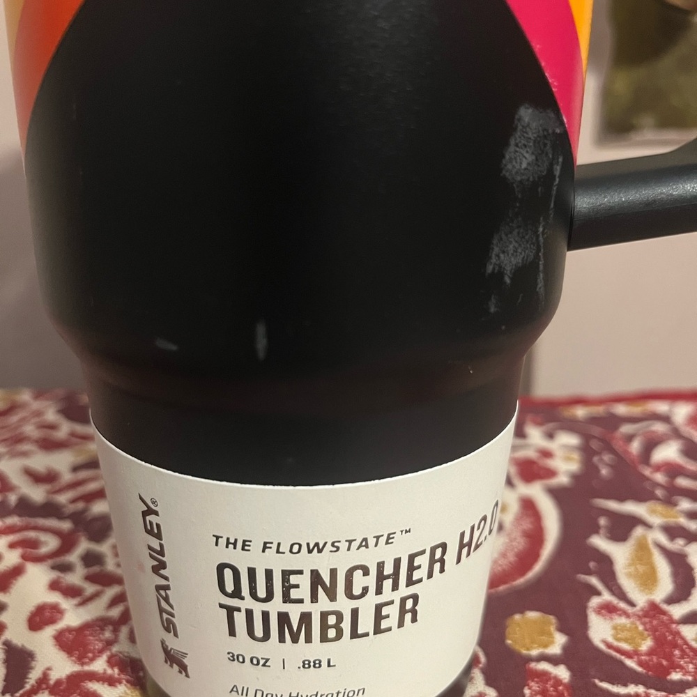 Stanley Quencher Tumbler - Picture 2 of 9